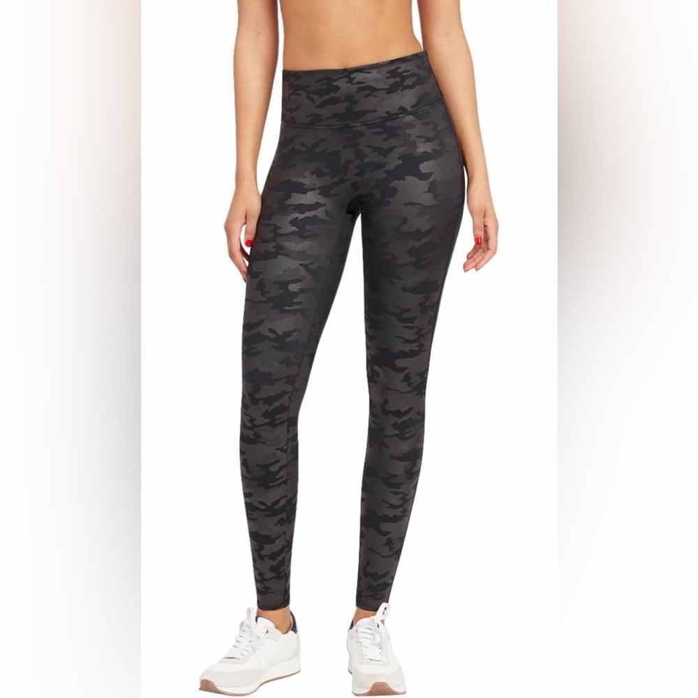 SPANX Faux Leather Matte Black Camo Leggings size medium
